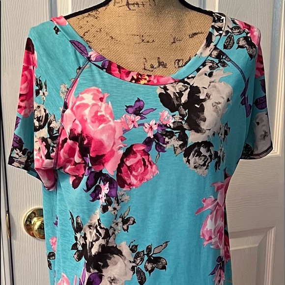 NWT Sew In Love Floral Top - Picture 1 of 2